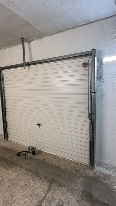 Гаражна врата махова