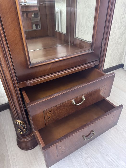 Продаю сервант для посуды