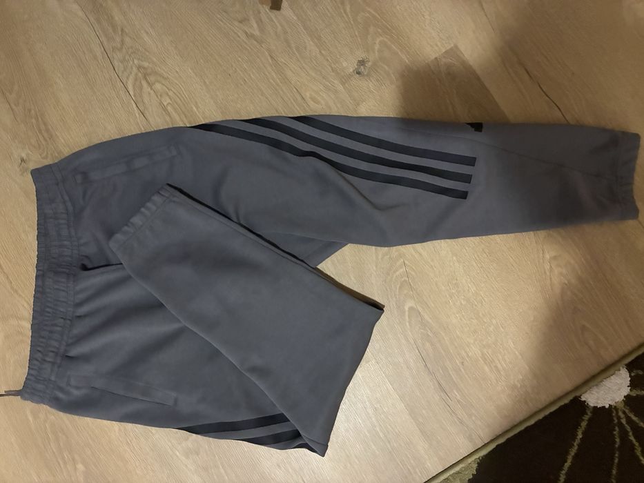Долнище АДИДАС размер М мъжко