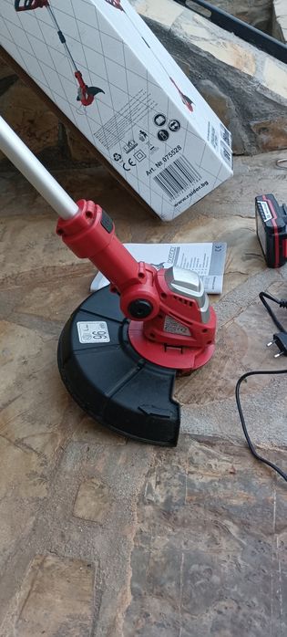 Акумулаторен тример RIDER GTL 22, комплект със зарядно и батерия.