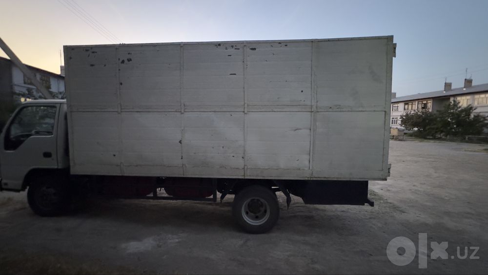 Isuzu 2008 yurib turgan mashina