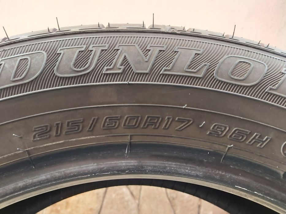 Автомобилни гуми 215 60 17 Dunlop
