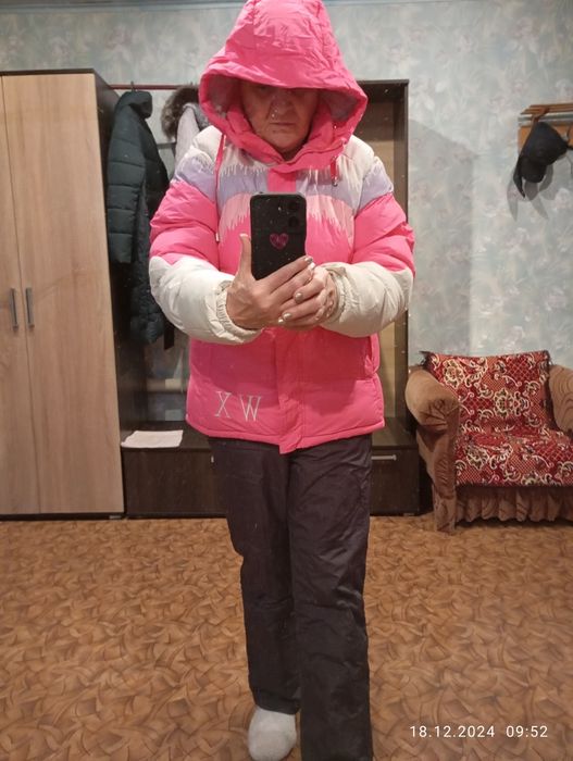 Платье на торжество любое.