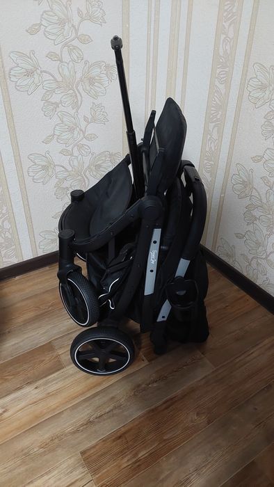 Продам детскую коляску