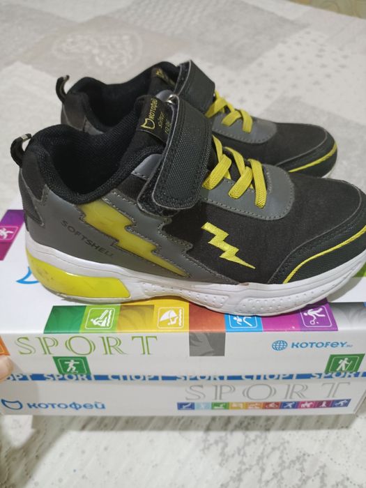 Кроссовки Котофей