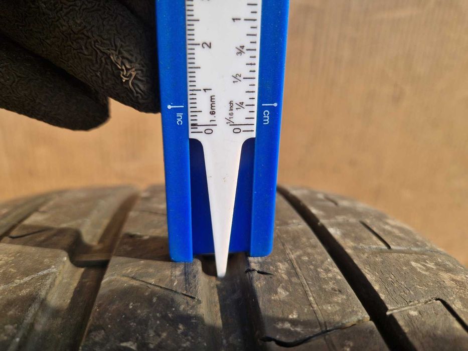 2 Pirelli R20 245/35 Летни гуми  DOT3420