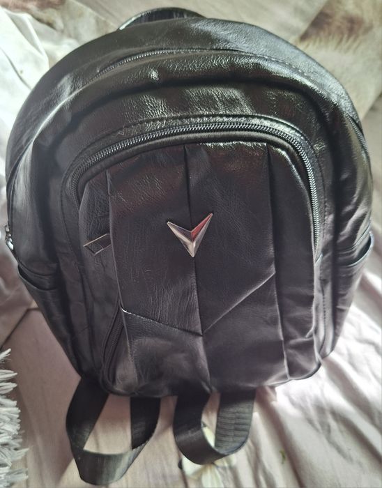 Дамска кожена раница