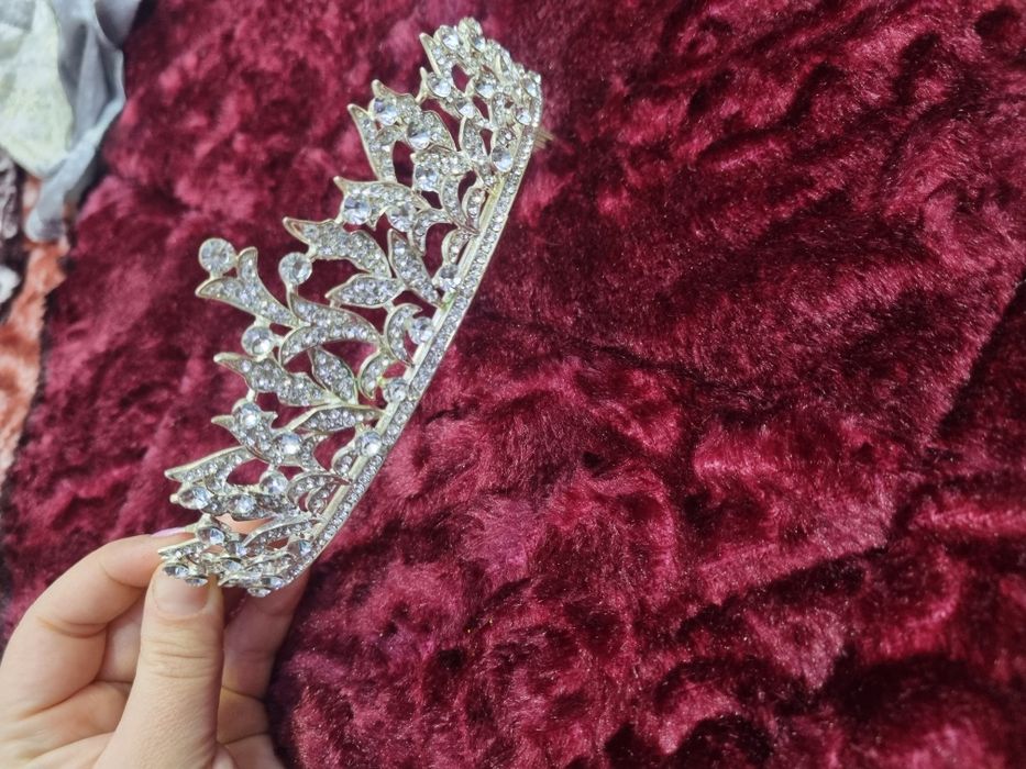 Tillaqosh sotiladi yangi