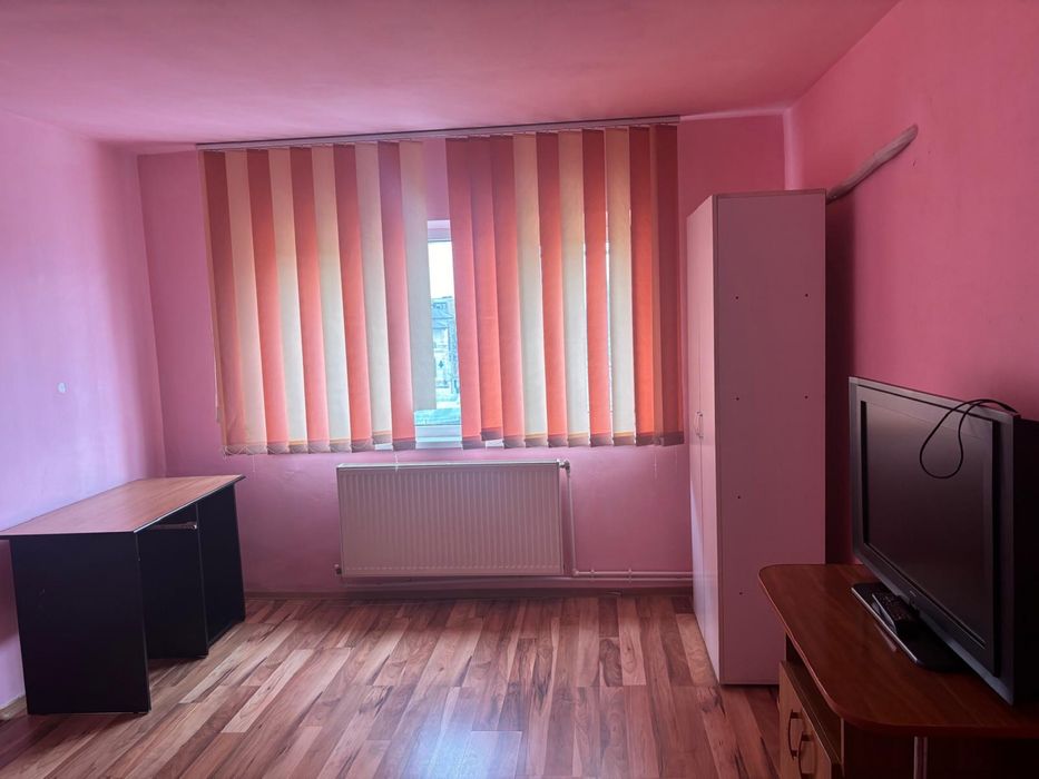 Inchiriez apartament