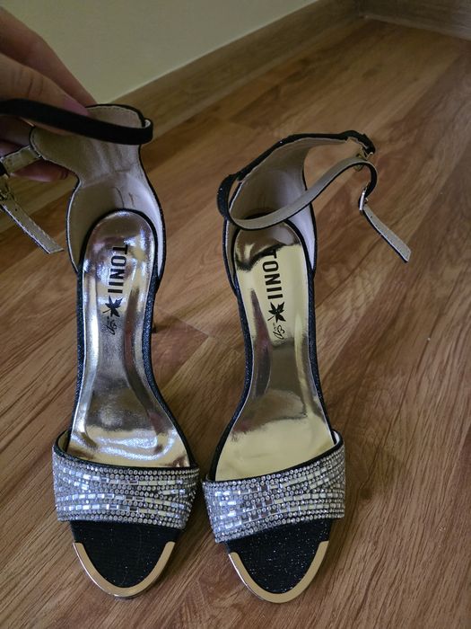 Sandale damă elegante, lichidare de stoc, nr disponibile 36, 37,39