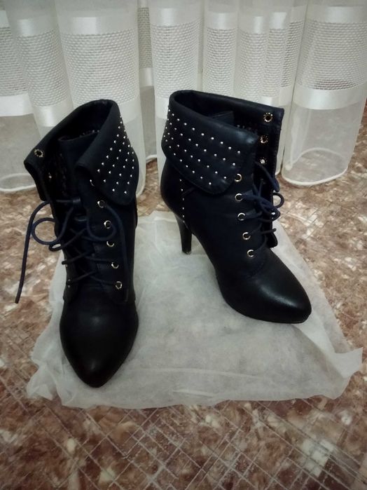 Ботиночки стильные  35 размер