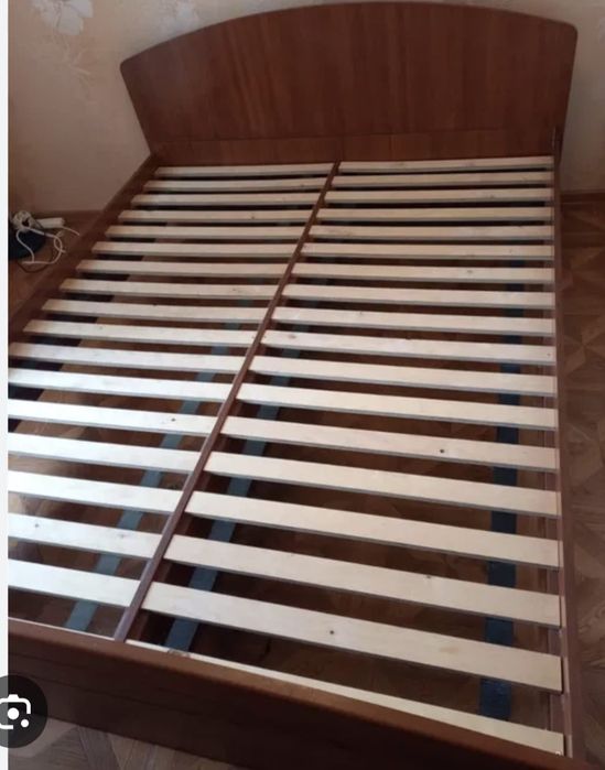 Продам кровать 1,80×1,60 б/у в отличном состоянии с матрац вместе