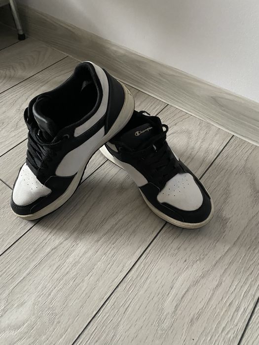 Adidasi albi cu negru