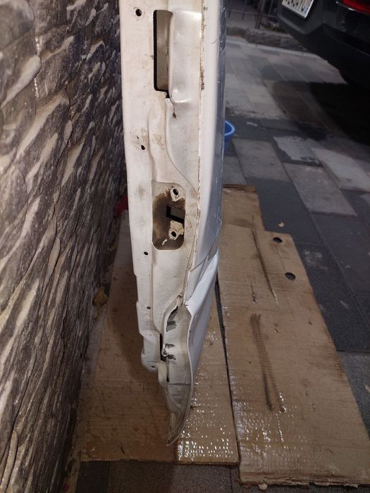 Damas oldi chap eshik sotiladi