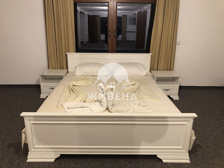 Продава къща в с.Чернево, РЗП: 300 кв.м, двор - 2150 кв.м