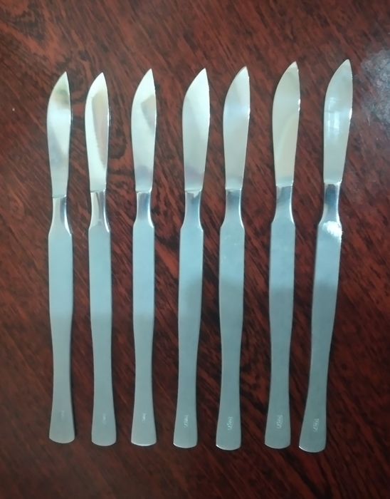 Скальпеля медицинские брюшистые и остроконечные времён СССР.