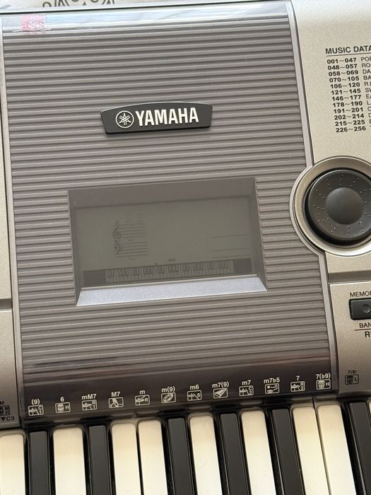 Синтезатор Yamaha ,5 октави YPT 400