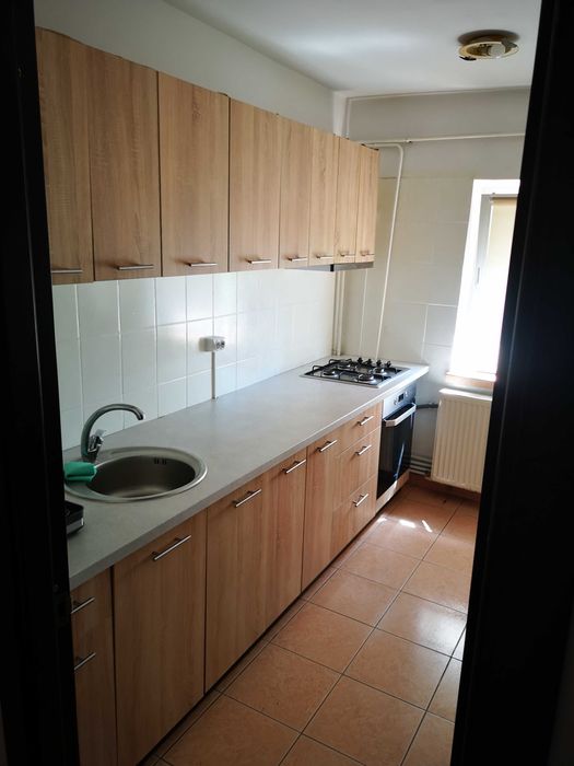 Închiriez apartament 2 camere semidecomandat!