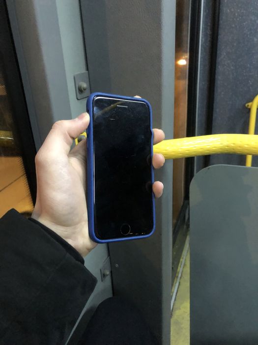 Продам Айфон 8 64gb