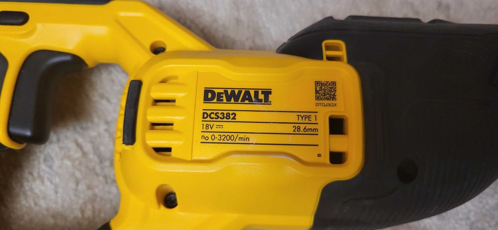 DeWALT  DCS382 Fierăstrău tip  sabie  ca nou  se vinde fara acumulator 750 lei