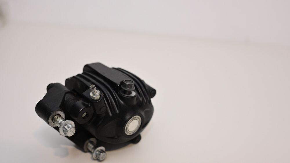 Etrier frana fata Harley Davidson Sportster 1200 2007 2012