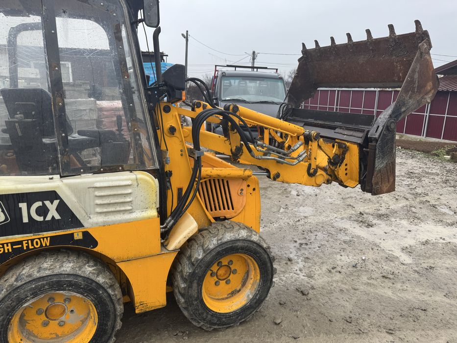 Vand urgent mini buldo JCB 1CX, stare perfecta, doar 2500 ore
