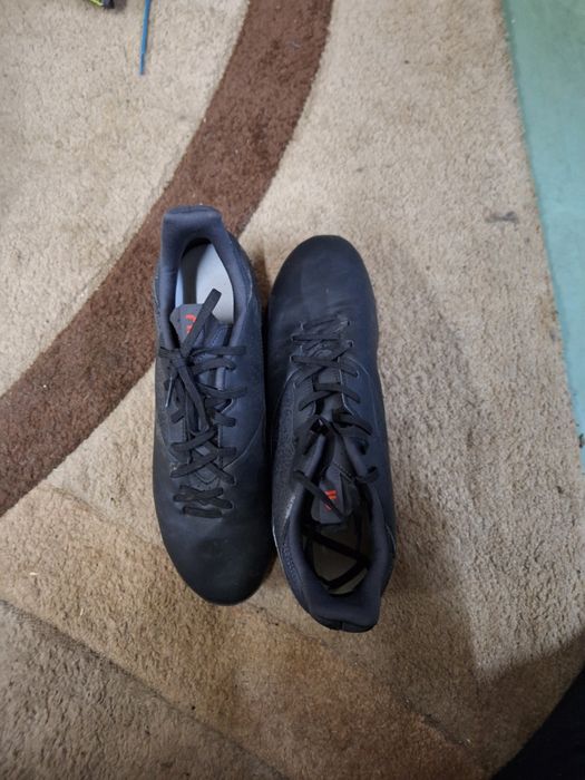 Бутони за футбол