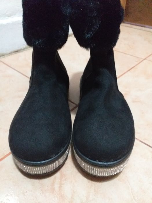 2  perechi ugg noi, măr 39 si 40
