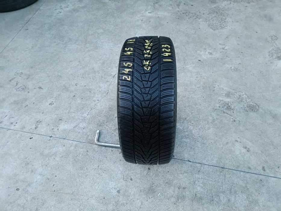 O anvelopa iarna 245 45 18 hankook winter I*cept evo3 cu 7,8 mm 1423