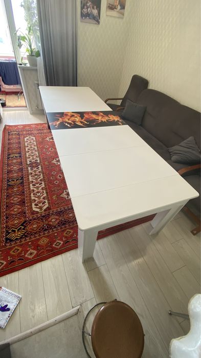 Стол для гостинной