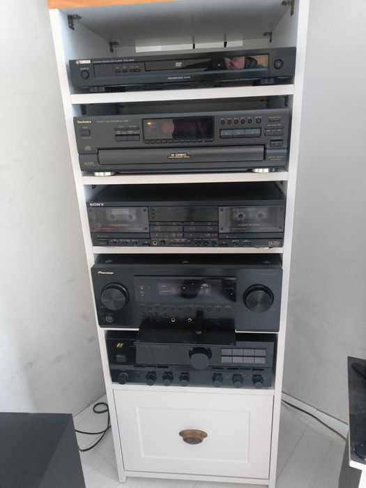 Продам тумбочку под аппаратуру