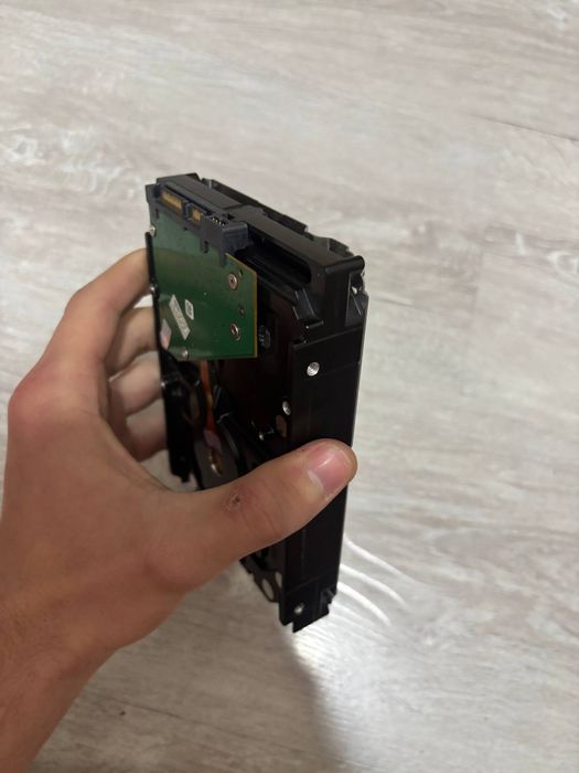 Жоский диск Seagate Desktop HDD 4ТБ 
Seagate Desktop HD
Seagate Deskto