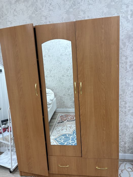 Срочно продам шкаф