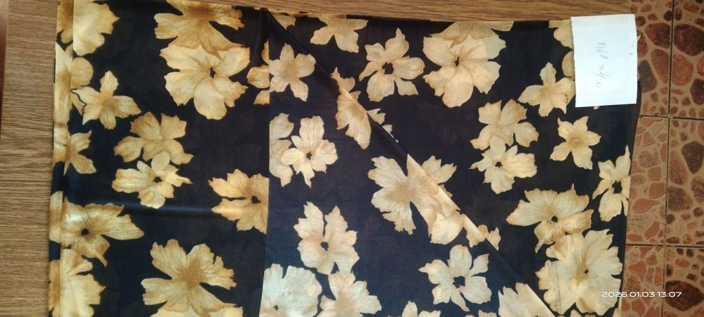 Отрезы тканей разных