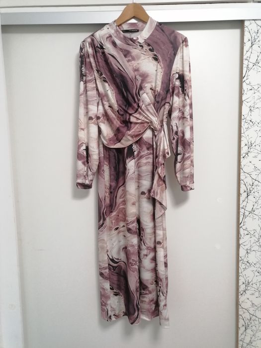 Rochie eleganta cu detalii in talie