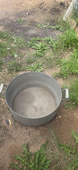 Алюминиевая кастрюля