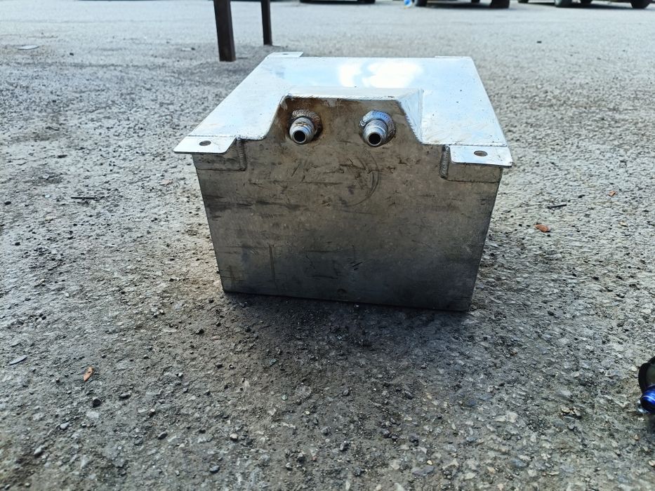 Противоотливной бак и насос высокого давления.