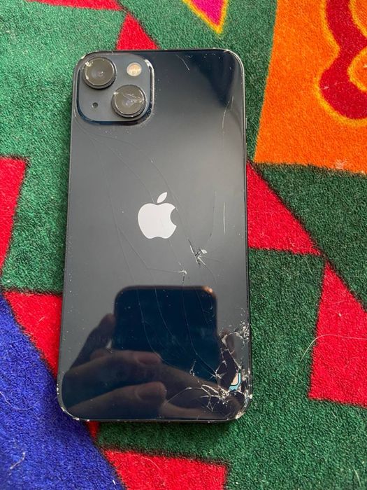 Продам Айфон 13