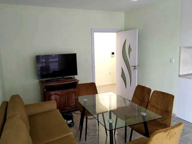 Дава се под наем Тристаен апартамент в Пловдив, Кючук Париж - 80 кв.м за 375 € - Снимка #2