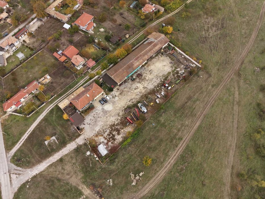 Продава се бизнес имот 6дк във Върбак обл.Шумен