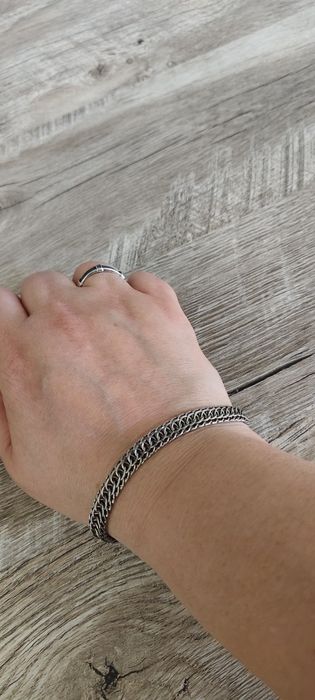 Продают серебряный браслет