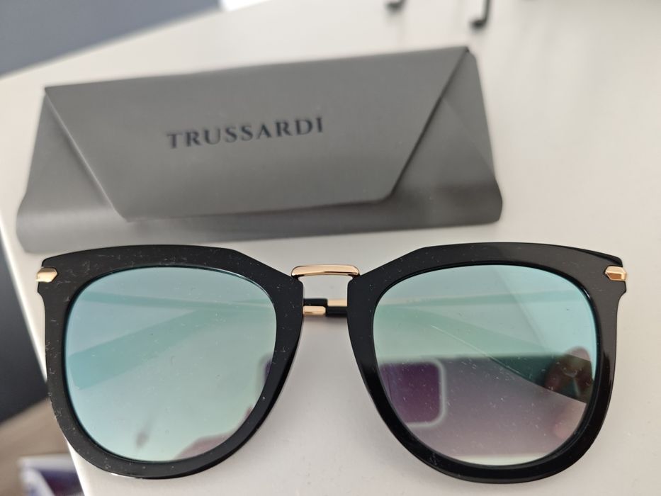 Очила Trussardi няколко пъти носени