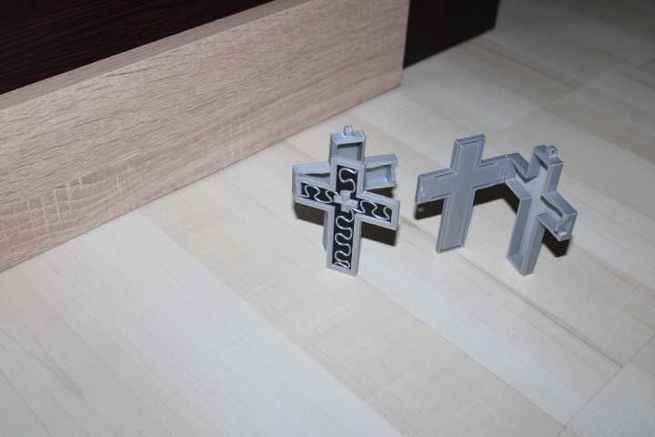 Колие с таен кръст Танос – вдъхновено от играта на калмари