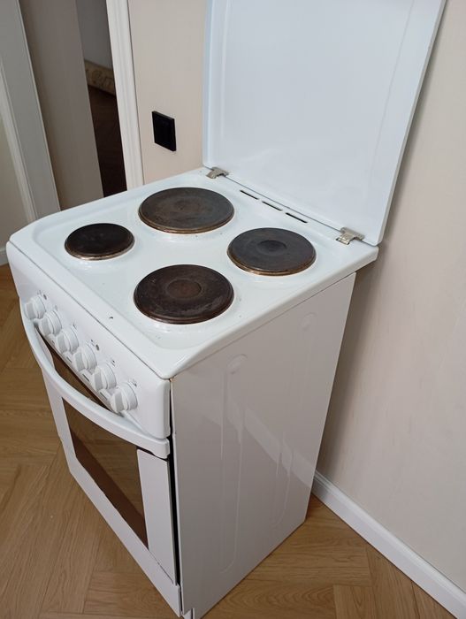 Продам электроплиту Indesit