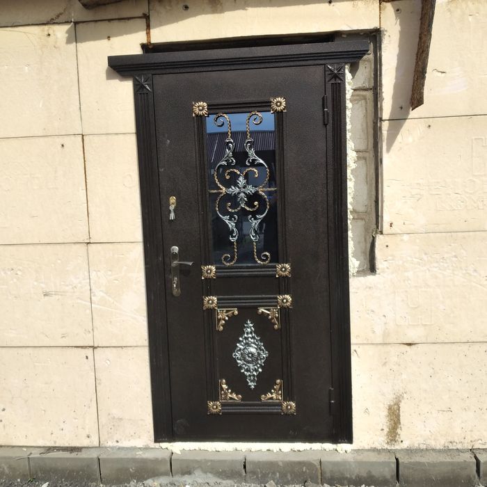 Установка входных дверей выезд в пригород