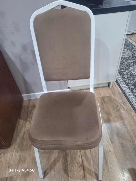 Стулья новые для гостинной