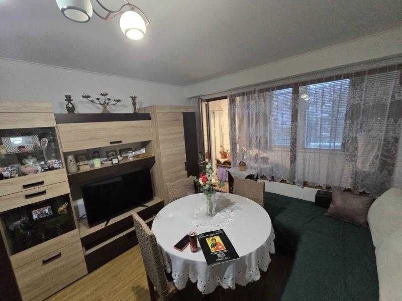 Дава се под наем Двустаен апартамент в Бургас, Славейков - 42 кв.м за 357 € - Снимка #2