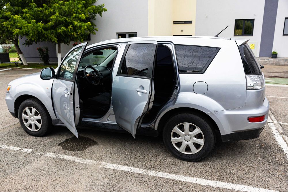 Mitsubishi Outlander 2012