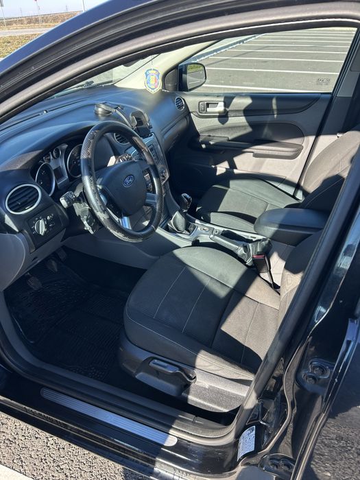 Ford Focus 1.6 benzina 2010