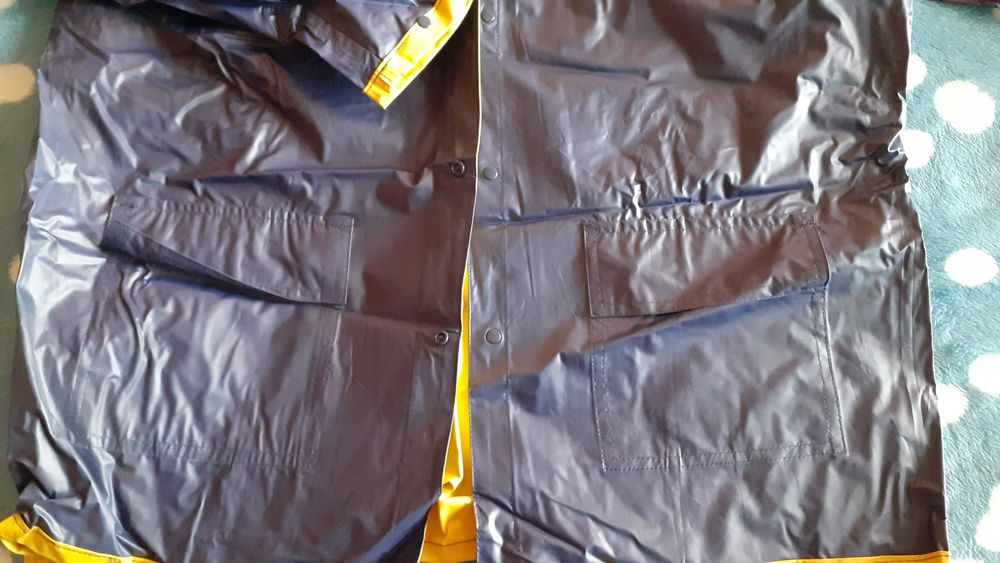 Двулицев дъждобран